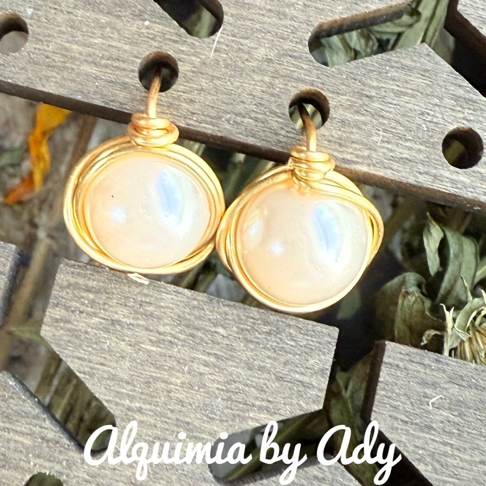 Gold and freshwater pearl halos stud earrings